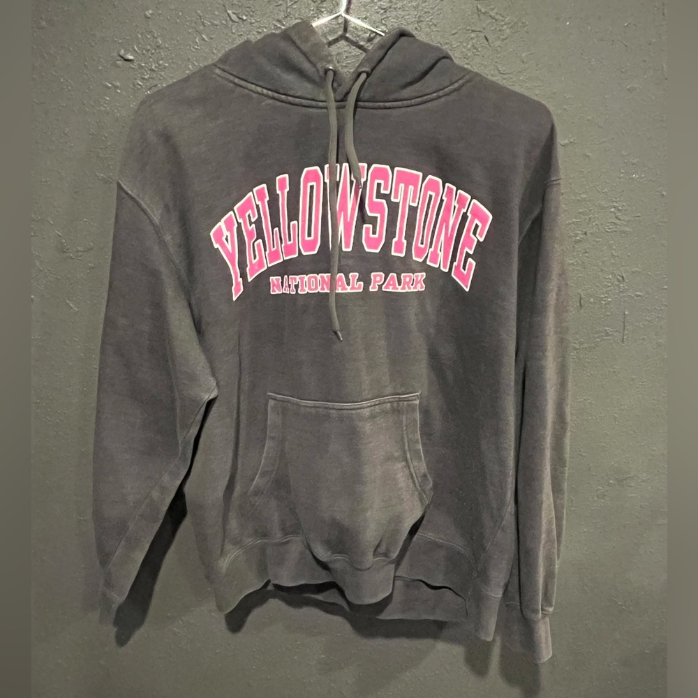 Yellowstone sweatshirt in great condition.